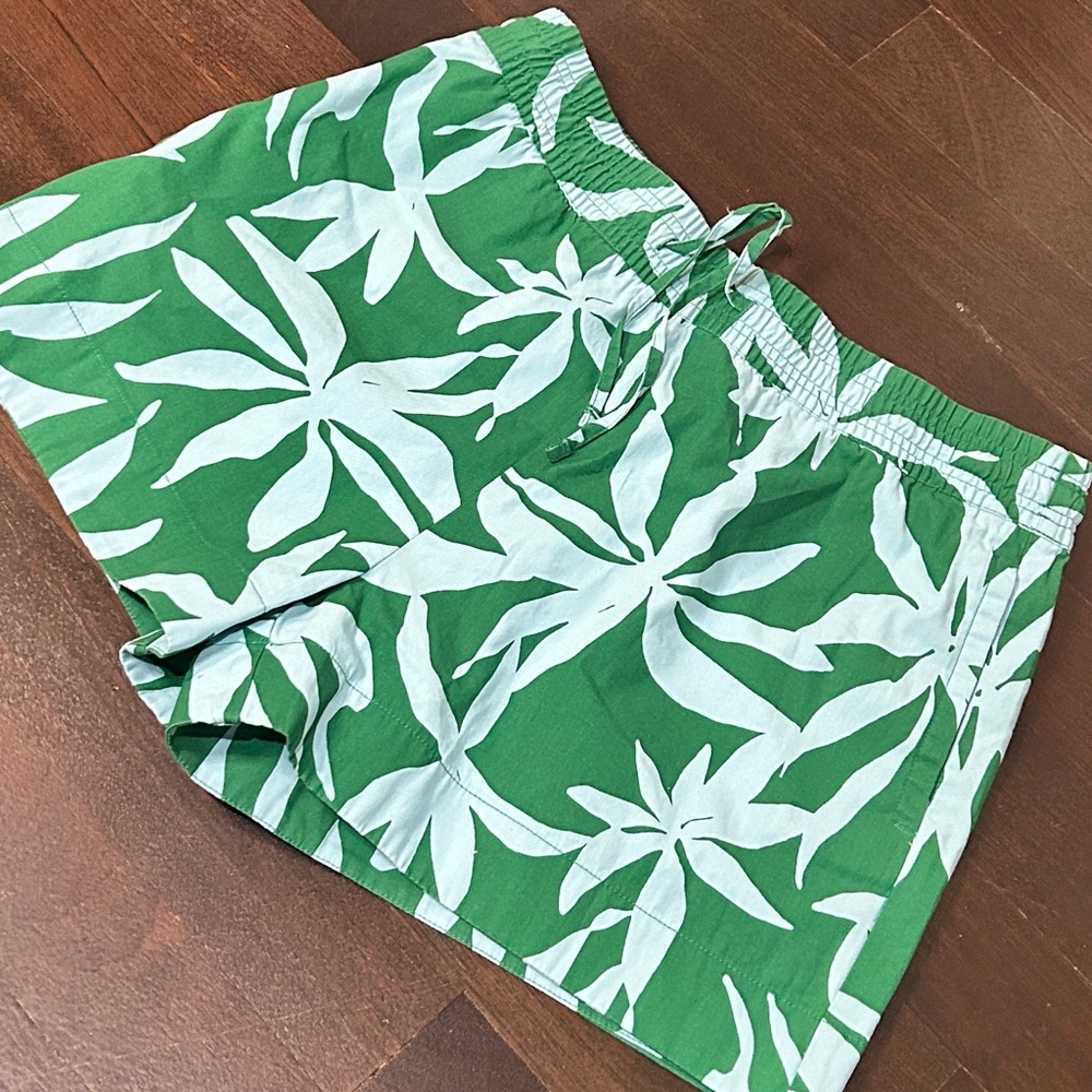 Free Assembly tropical shorts. Size large